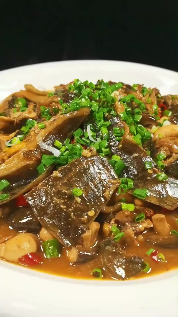 今天的鸡肾不想做泡椒的,与甲鱼一起烧,是个男的都知道