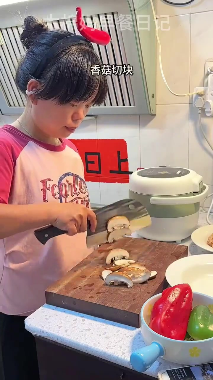 晚餐做黄焖鸡，简单又好吃孩子说比外面卖的还好吃