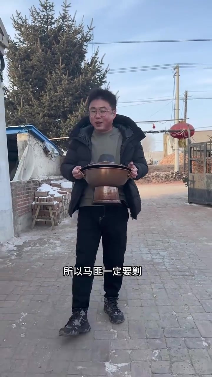 涮点酸菜驴肉铜火锅，到底有多香