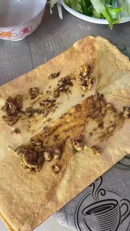 煎饼卷大葱,放点猪耳丝,就是没有汤