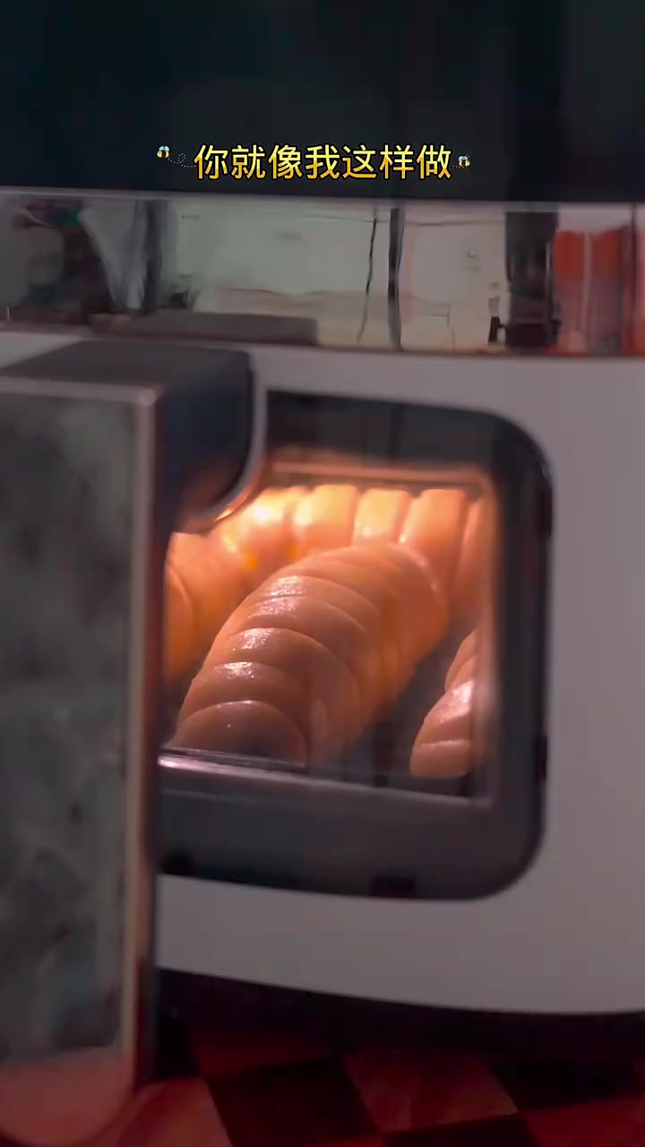 家里吃剩的手抓饼就能做的鸡腿奥尔良虫虫卷,孩子特别喜欢