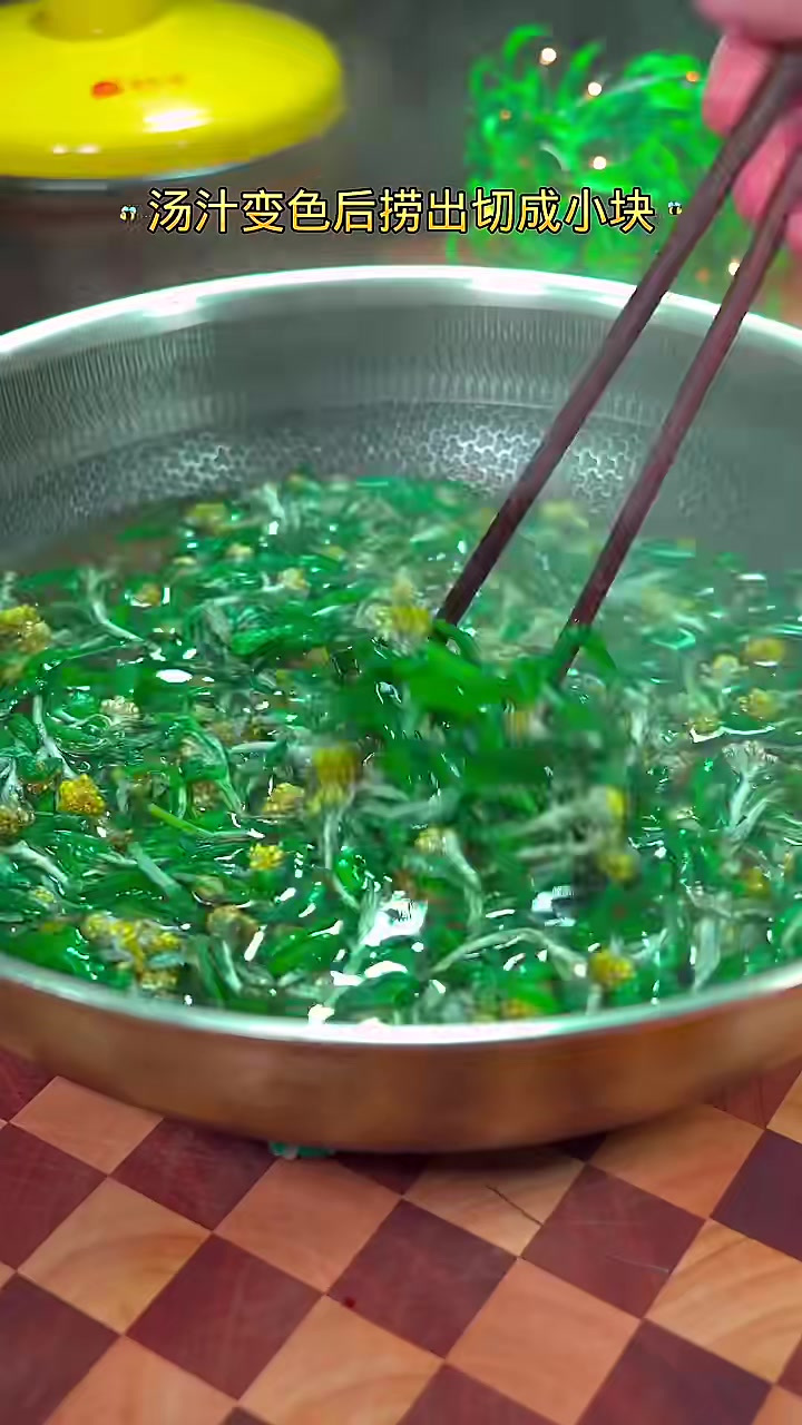 野菜做一个蒿蒿粑,真是美味