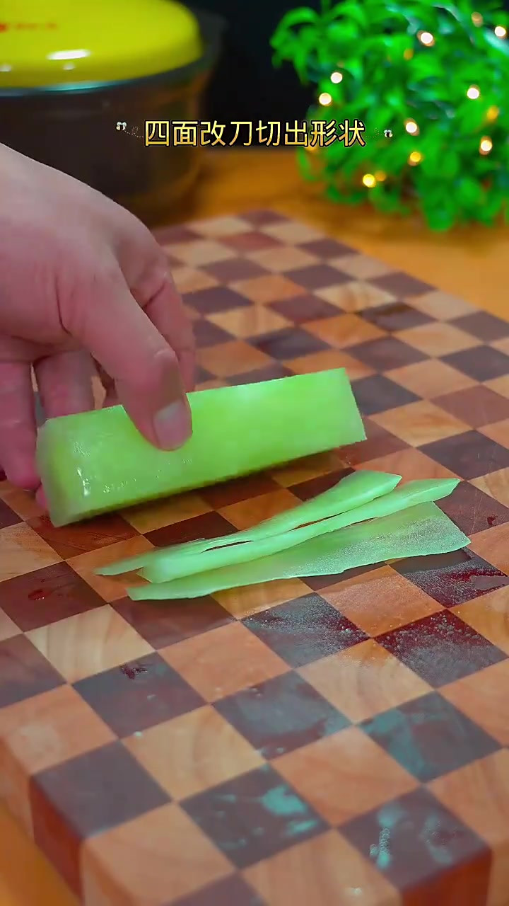 一周学会五道菜,这样做的创意白灼莴笋卷,清脆爽口又吃