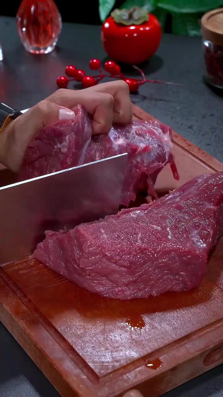 在家吃火锅肯定少不了嫩牛肉片,这个嫩牛肉腌制做法你一定不要错