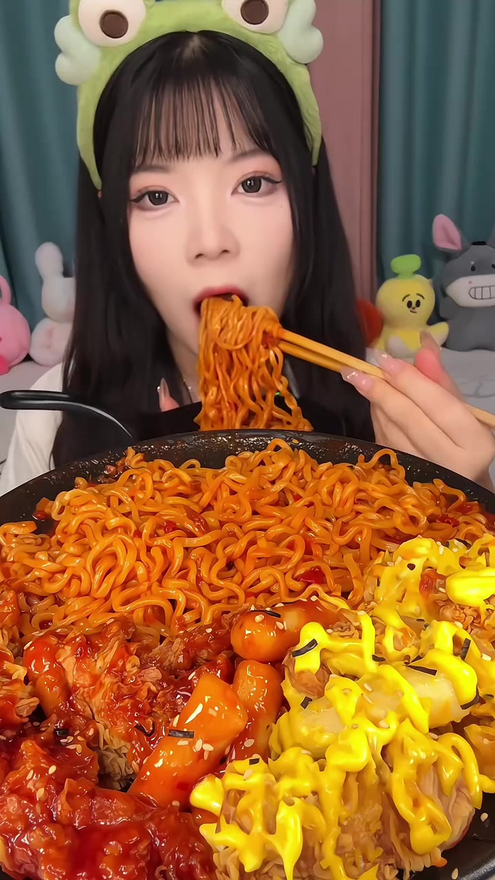 黏糊糊的火鸡面,香辣入味