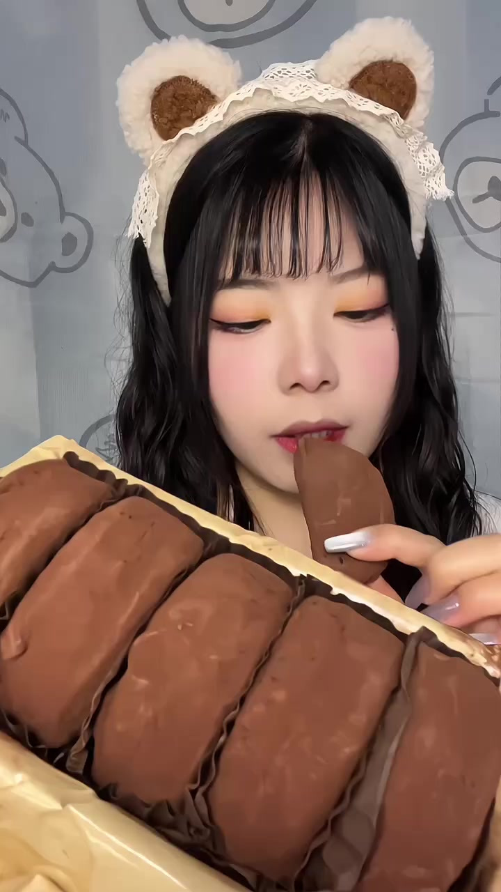 今天吃几个巧克力零食,每个都好好吃