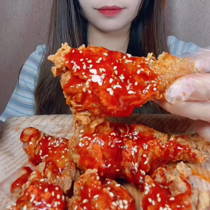 韩式炸鸡来啦，裹满甜辣酱太香了