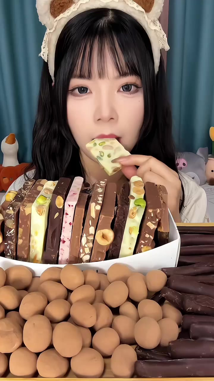 沉浸式吃坚果巧克力,各种口味都来点