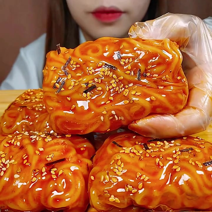 下午好呀，春卷火鸡面来啦