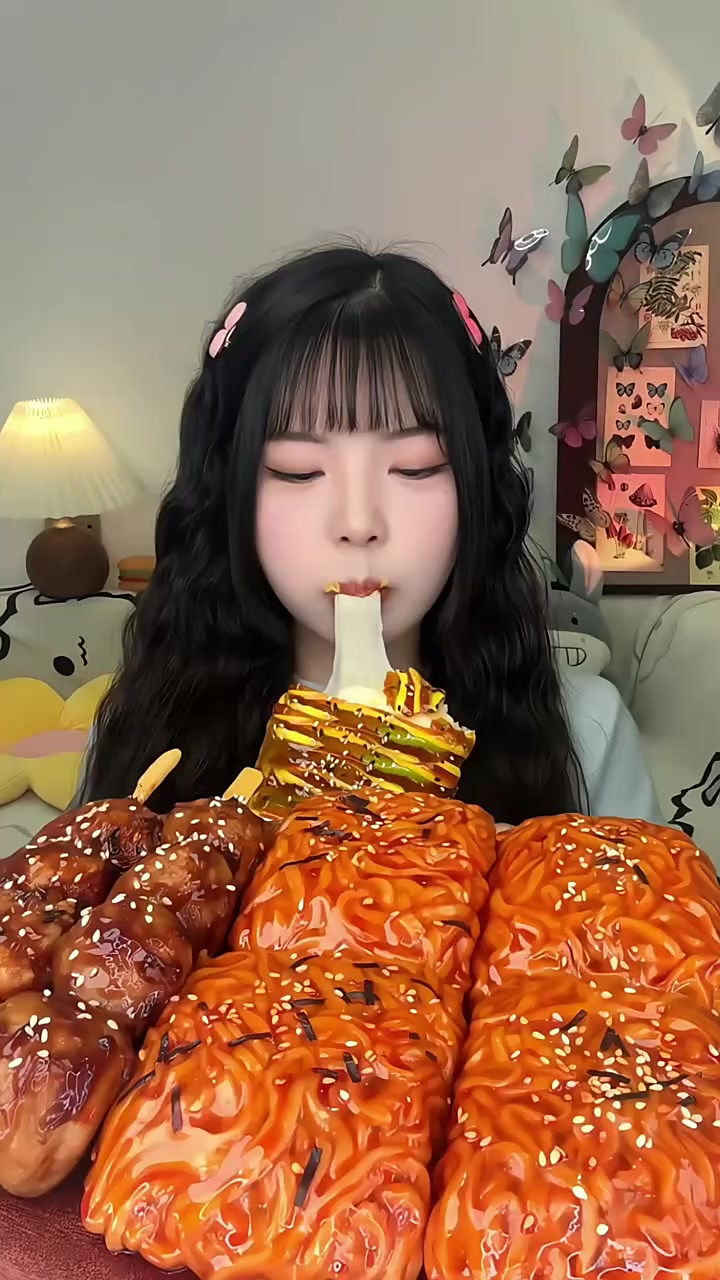 春卷火鸡面和拉丝的芝士鸡排