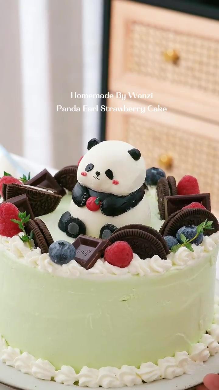 可爱熊猫,伯爵红茶草莓牛乳蛋糕