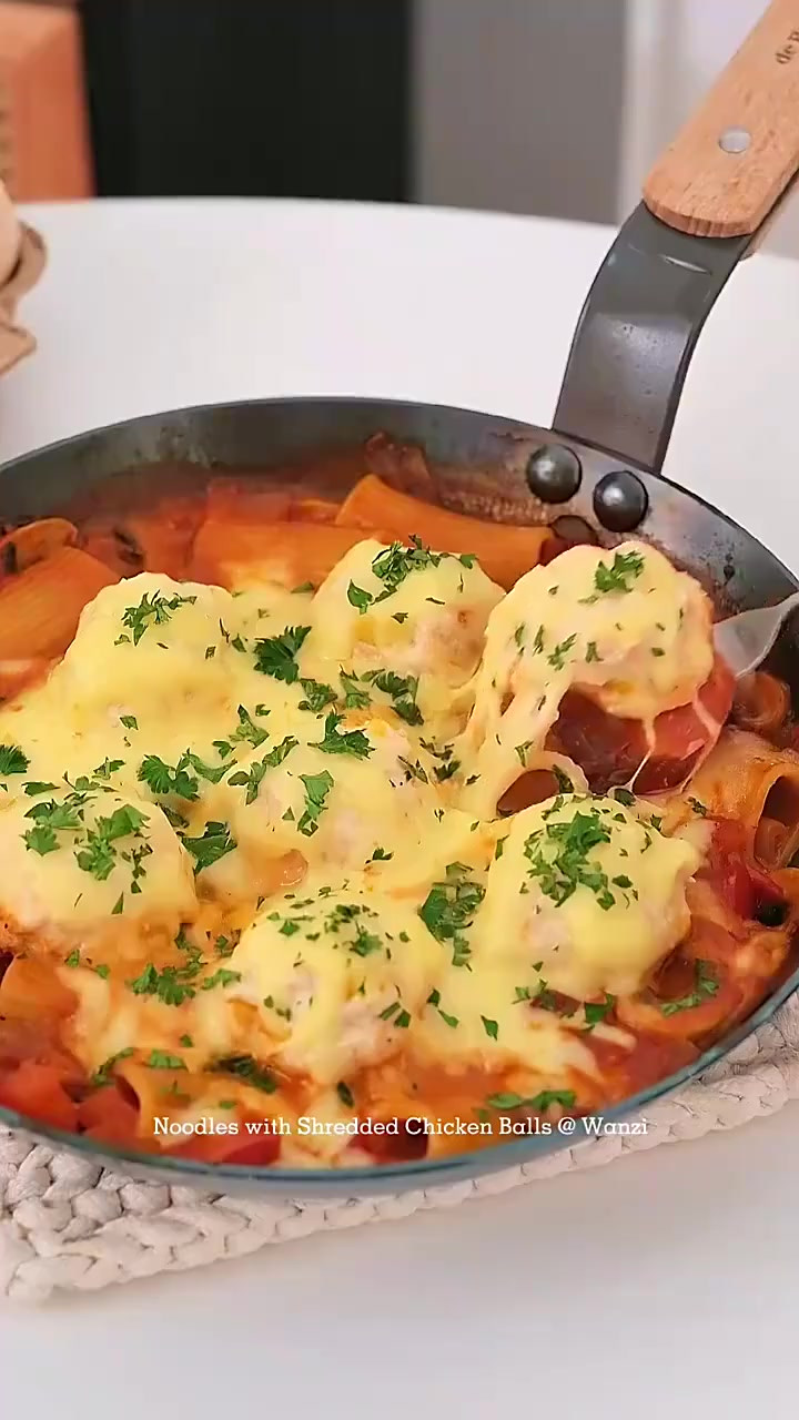 浓郁番茄鸡肉意面,超长拉丝鸡肉丸好吃到汤汁都不剩呀