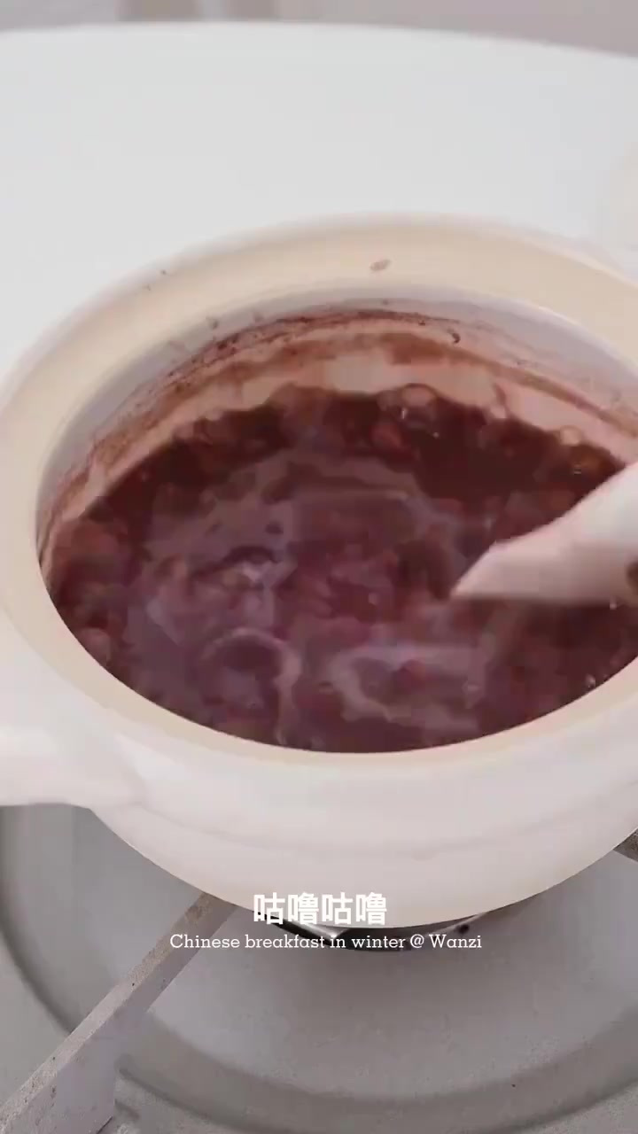 中式早餐桂花年糕,红豆沙肉松烤肠粢饭团