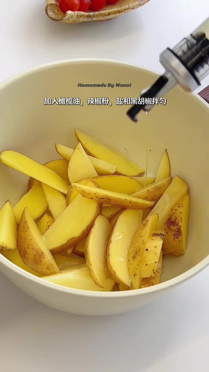 精致一人食早午餐，贝果三明治烤薯角拼盘