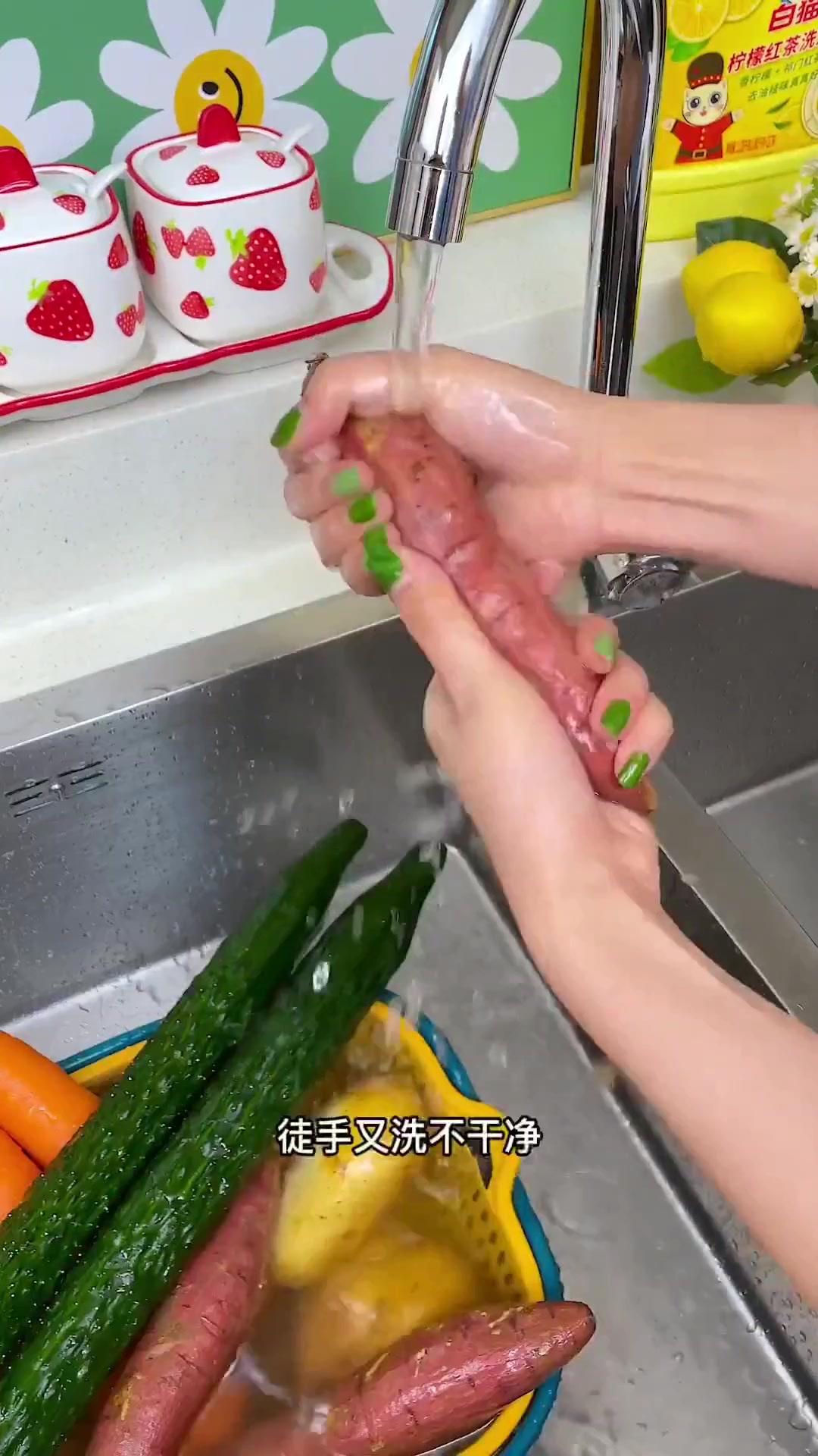 谁用谁知道!蒸红薯蒸山药这样洗,吃着没沙粒感,口感超细腻