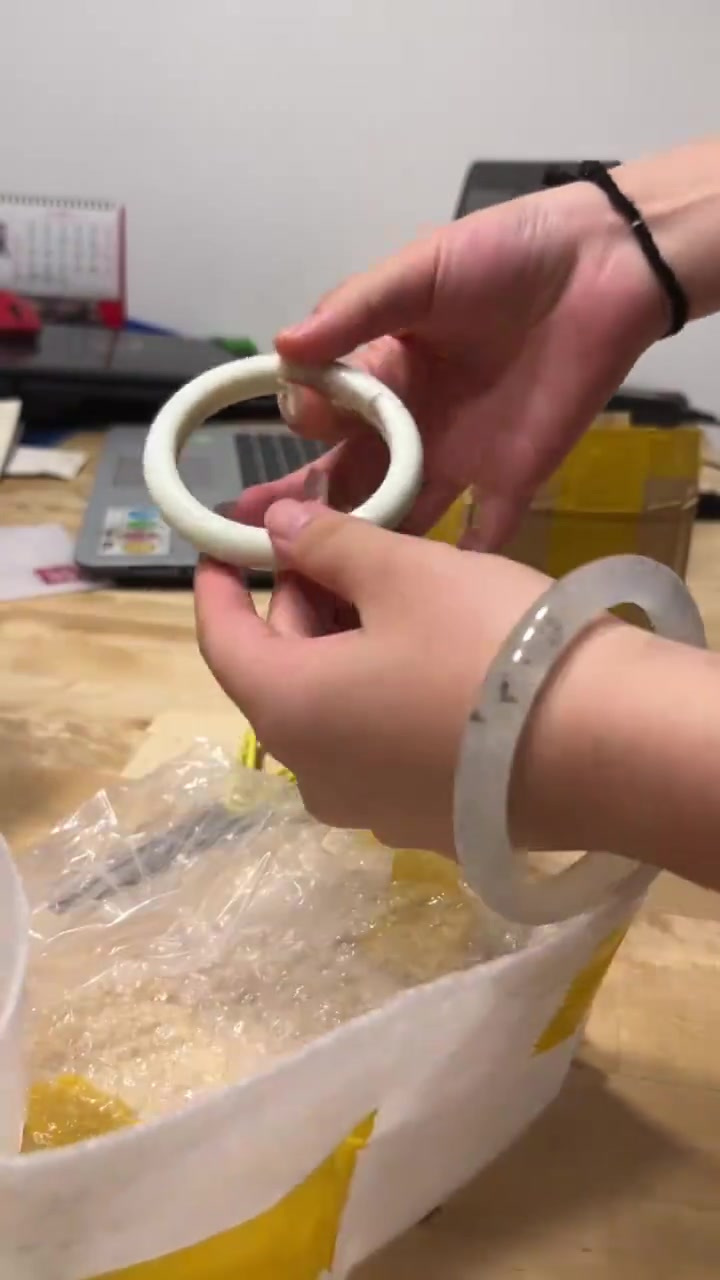 最贵不过30米的岫玉手镯开箱