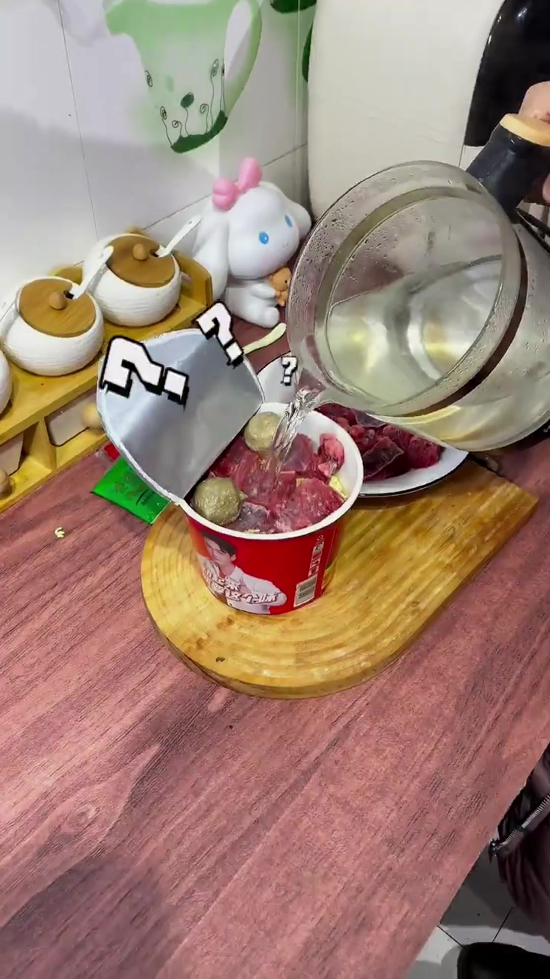 做超有料的，豪华版红烧牛肉面泡面，是不是你的梦中情面