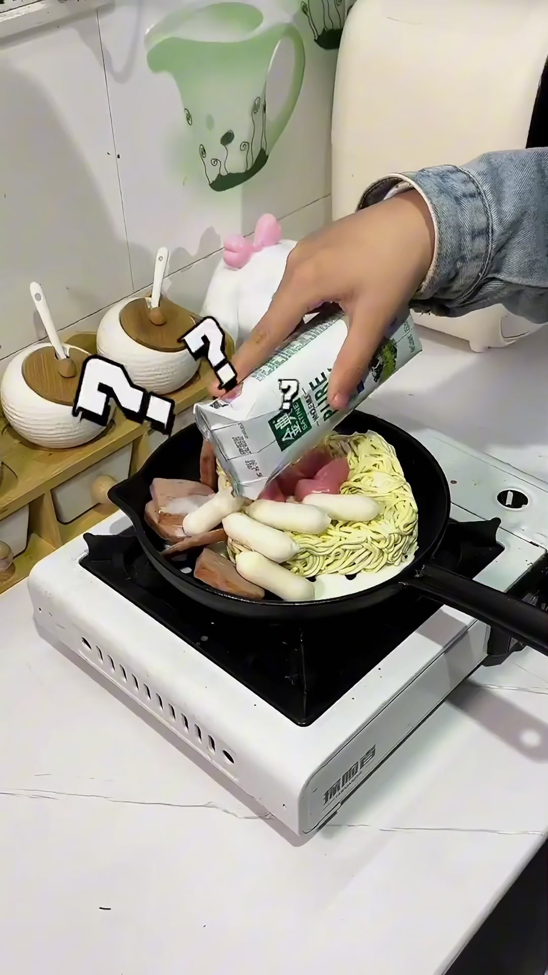 香辣浓郁的芝士年糕火鸡面，根本停不下