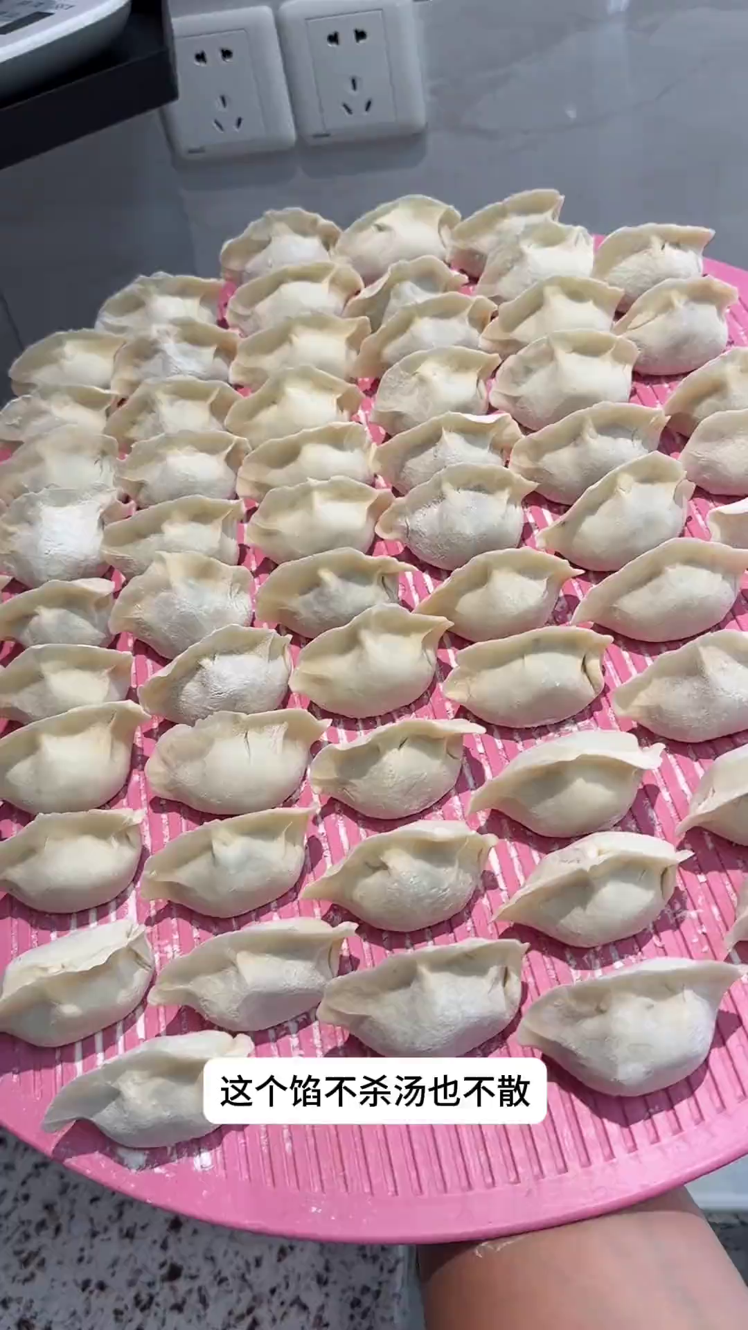 这几天我买过好几次了,做了小白菜皮皮虾炖豆腐、小白菜猪肉锅贴