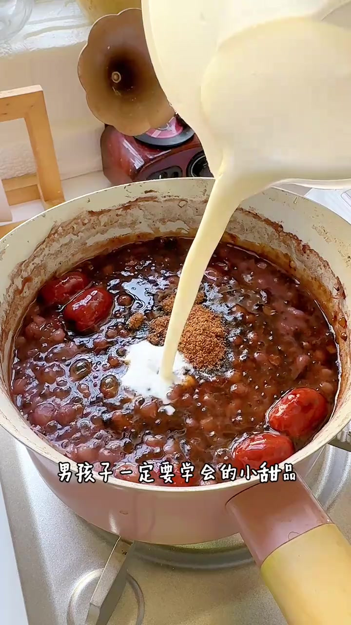 跟她说一百句多喝热水,都不如给她做一碗红豆西米露