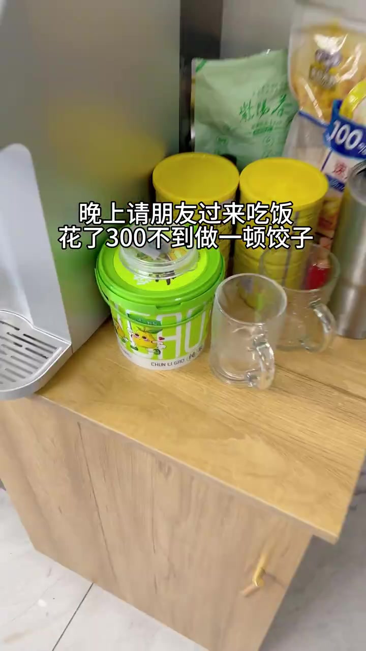 今天准备了五种颜色的饺子皮,分享4种饺子的包法