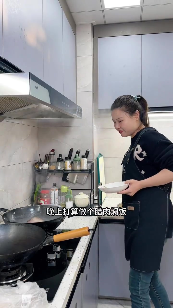 平时不想炒菜的时候可以腊肉土豆焖饭,简单好吃还省事