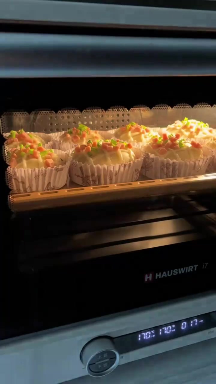 芝士火腿肉松面包，出炉瞬间被吃光