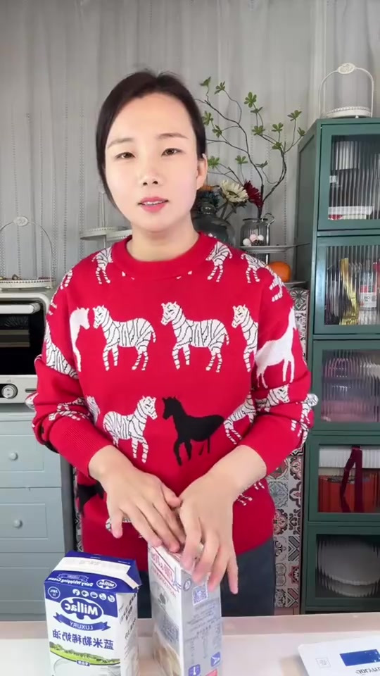 经常有姐妹儿问奶油该怎么打发，还有做蛋糕常用的裱花嘴要多大