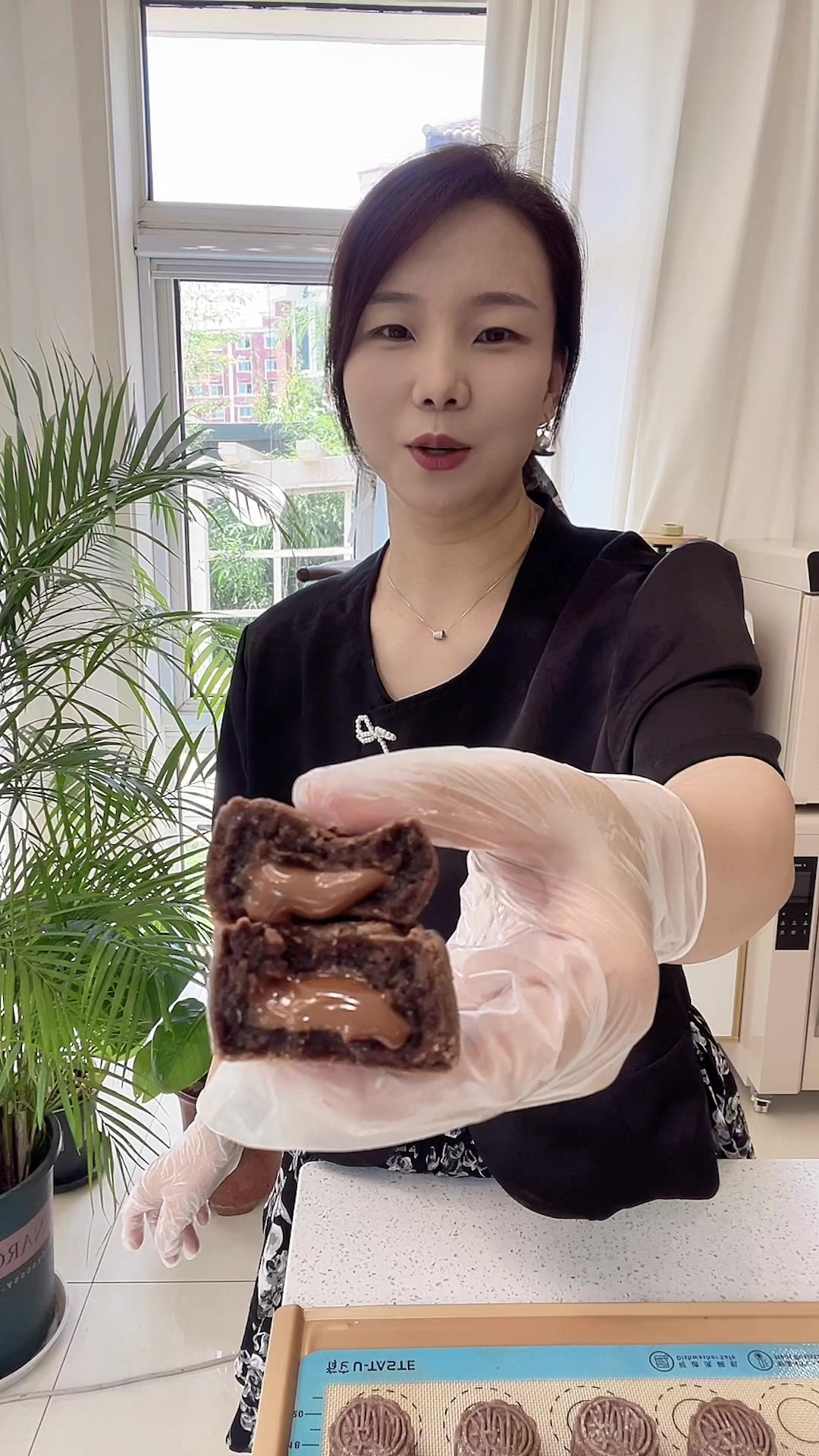 巧克力脑袋沦陷，巧克力流心月饼