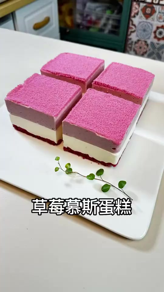 第一次做粉色慕斯蛋糕，真的有被惊艳到，不需要烤箱就能做哦