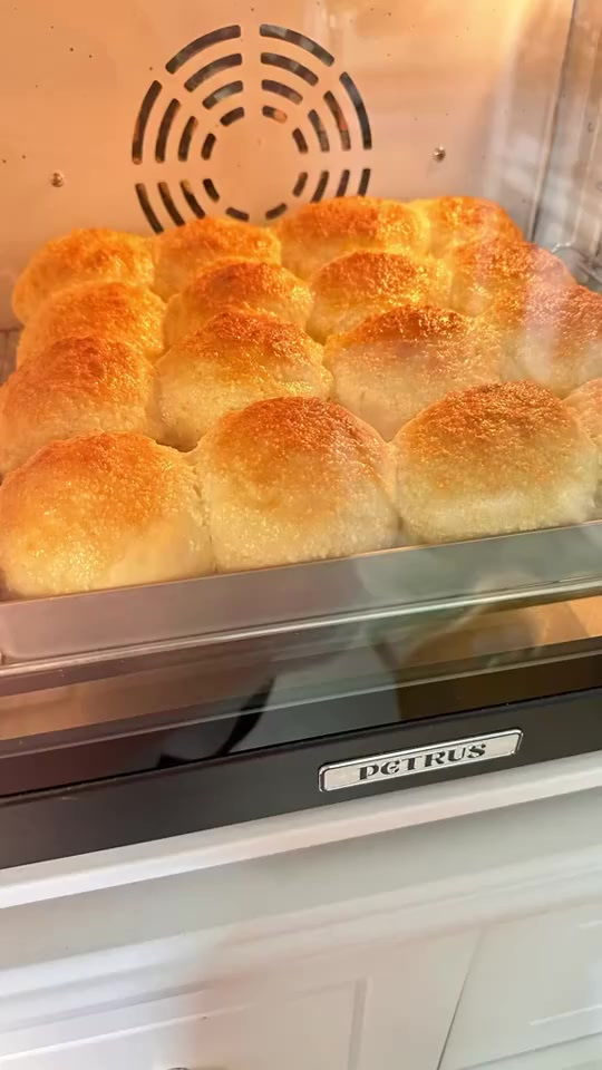 一次成功的椰蓉面包，金黄流油的椰蓉酱