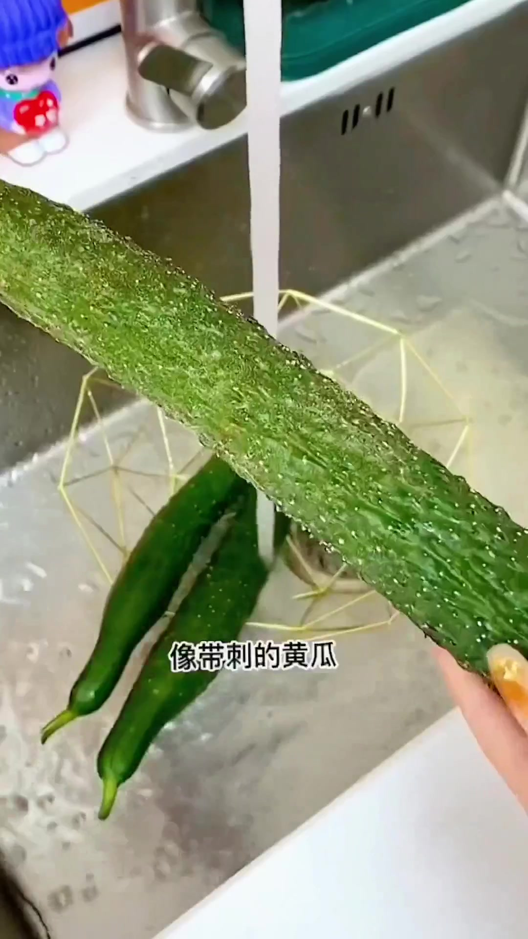 谁还在硬搓?洗蒸红薯蒸山药不用费力气,这样洗,泥土自动掉