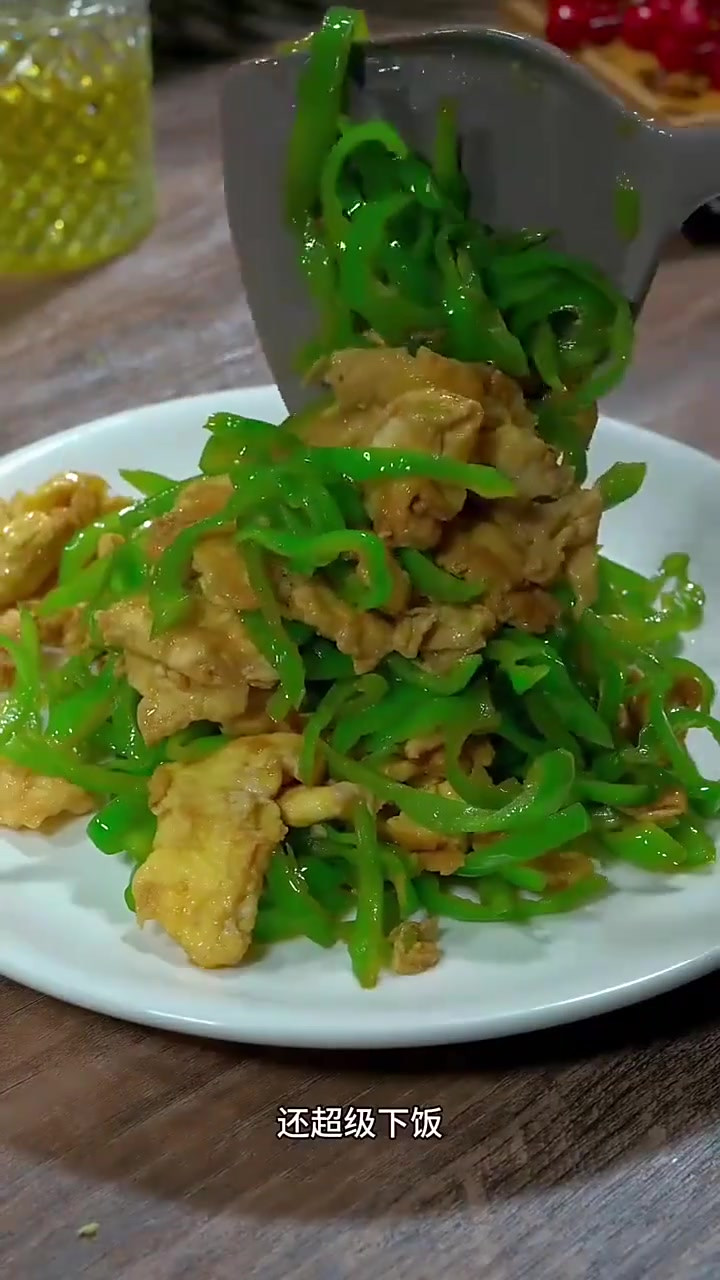 辣椒炒鸡蛋这样做饭店的味道,老好吃了
