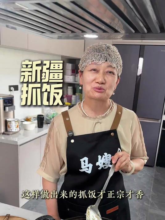 新疆碎肉手抓饭的详细教程来啦 姐妹们吃抓饭配什么凉菜吃呢