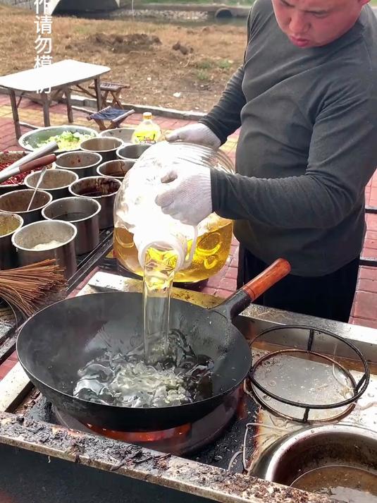 马路边的肉炒花菜,不经厨子手难得五味香!