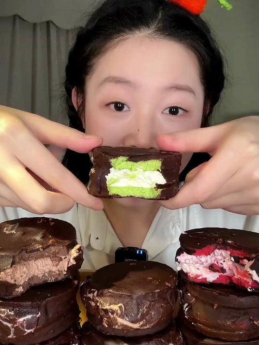 梦龙巧克力派，三个口味都好好吃～