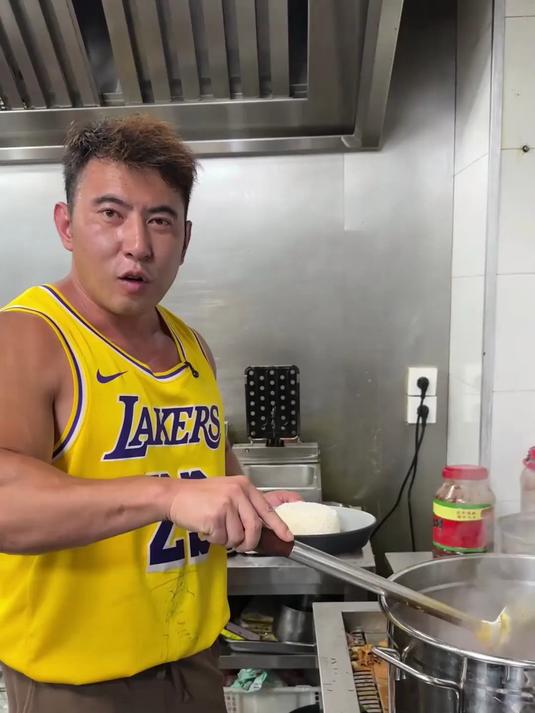 买了100斤小龙虾就剥出20斤虾肉，看看这次还能不能赚钱