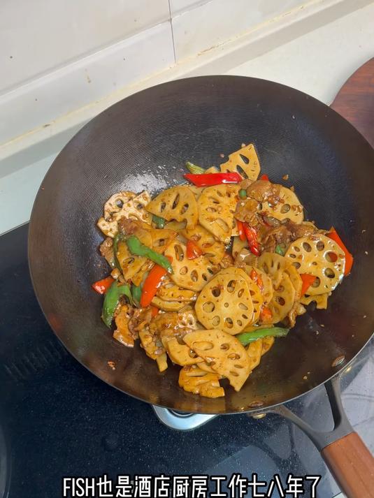 藕片炒肉，好吃入味还脆，三十秒出锅，厨房小白也能轻松复刻