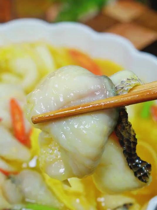 冬天冷的时候我们就来学会这个做水煮鱼的一个神仙吃法