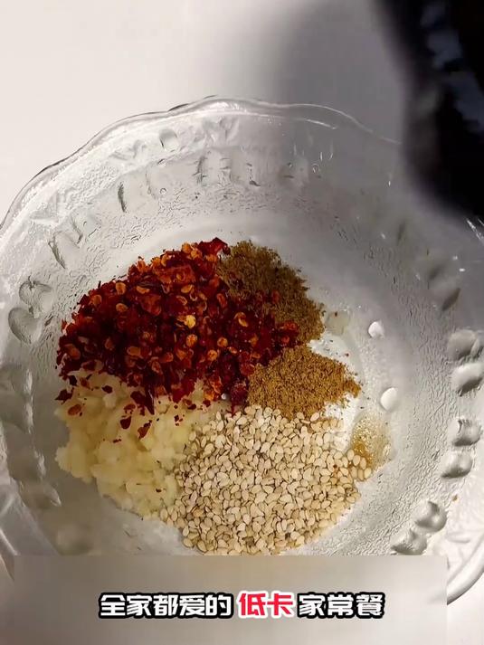 鸡胸肉凉拌做法,黄瓜搭配低卡超香