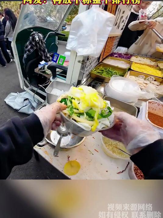丝毫没有对菜品的渴望,全是对建筑学的迷恋,网友:再放个称整个排行榜
