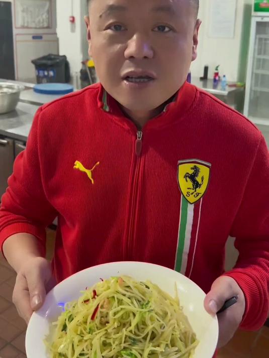 海米芹菜苗炒土豆丝,巨好吃,做法简单,一定要试一试