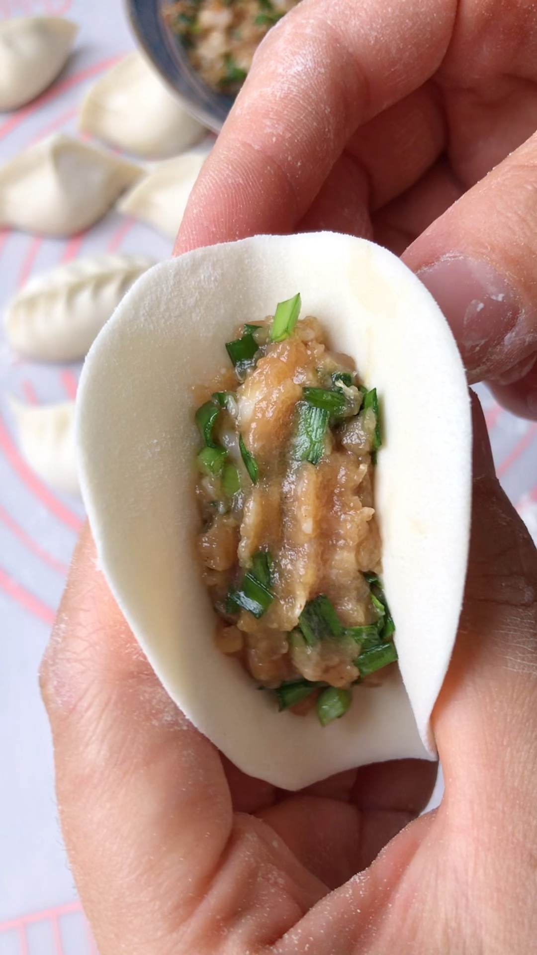 包饺子手法,月牙饺手法慢动作视频