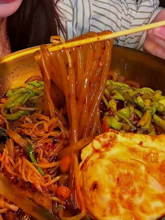 外卖点到好吃到哭的酸辣粉～超超好吃！