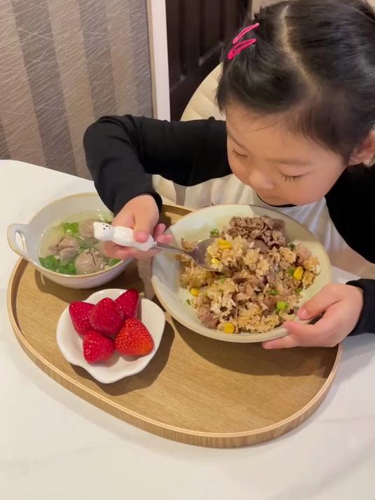 今日份小朋友的伙食 黄油肥牛炒饭 潮汕牛肉汤