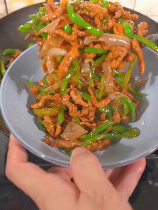 青椒炒肉丝的经典湘菜做法