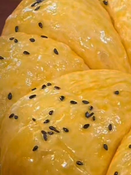 这是最近比较火的电饭锅面包