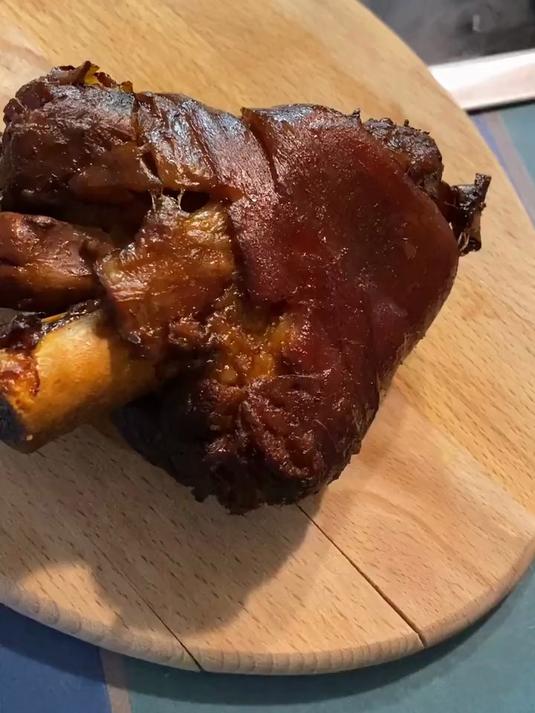 中国猪肘子彻底征服了德国老爷子,我全心在德国发扬中国传统美食