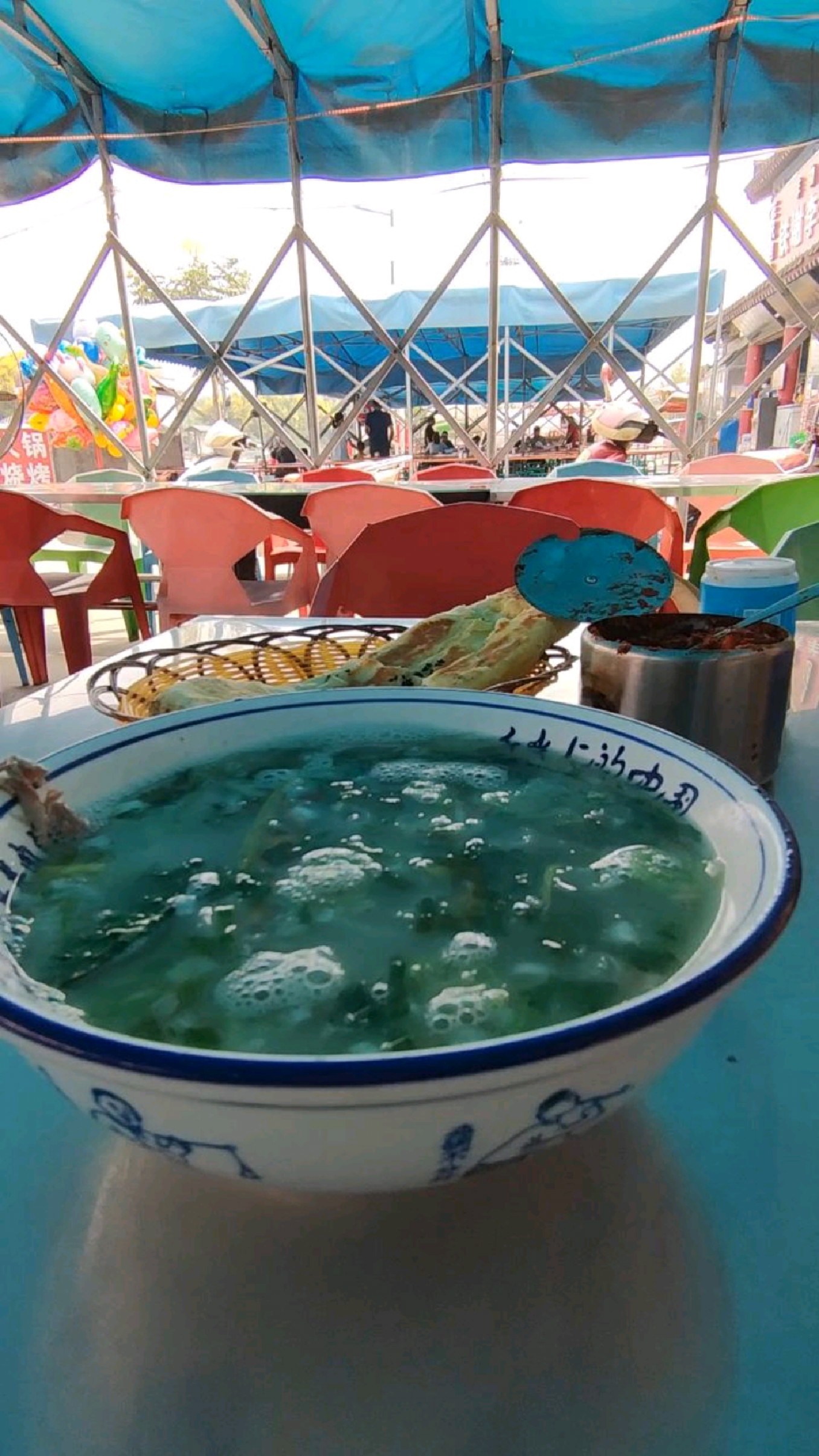 从17年前来这里喝汤起,一直喝的李松家,这次尝尝王应奇羊肉汤。