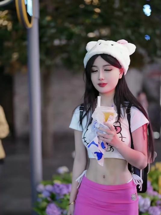 兄弟们快看美女!打卡成都拍照圣地,太古里春熙路邂逅佳人